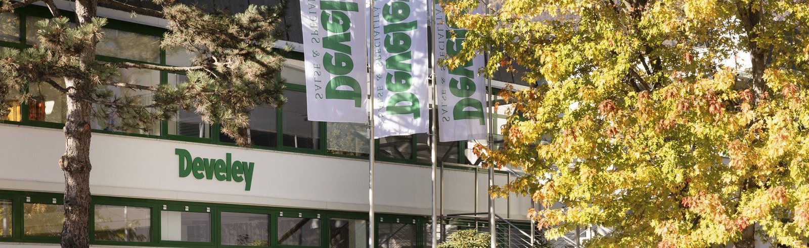 Fassadengestaltung und Malerarbeiten bei Develey Italia in Lana durch Malerbetrieb Kuppelwieser